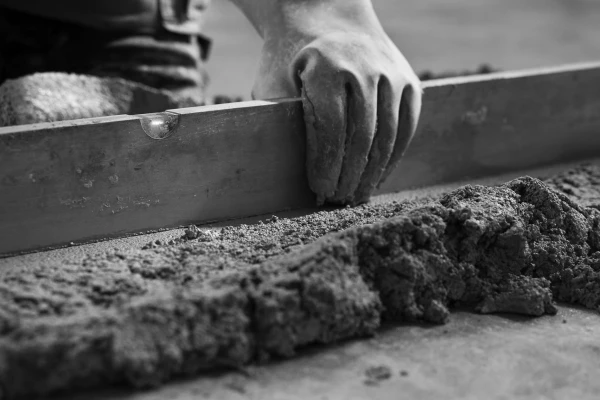 Estricheinbau, Wasserwaage, Schwarz-Weiß