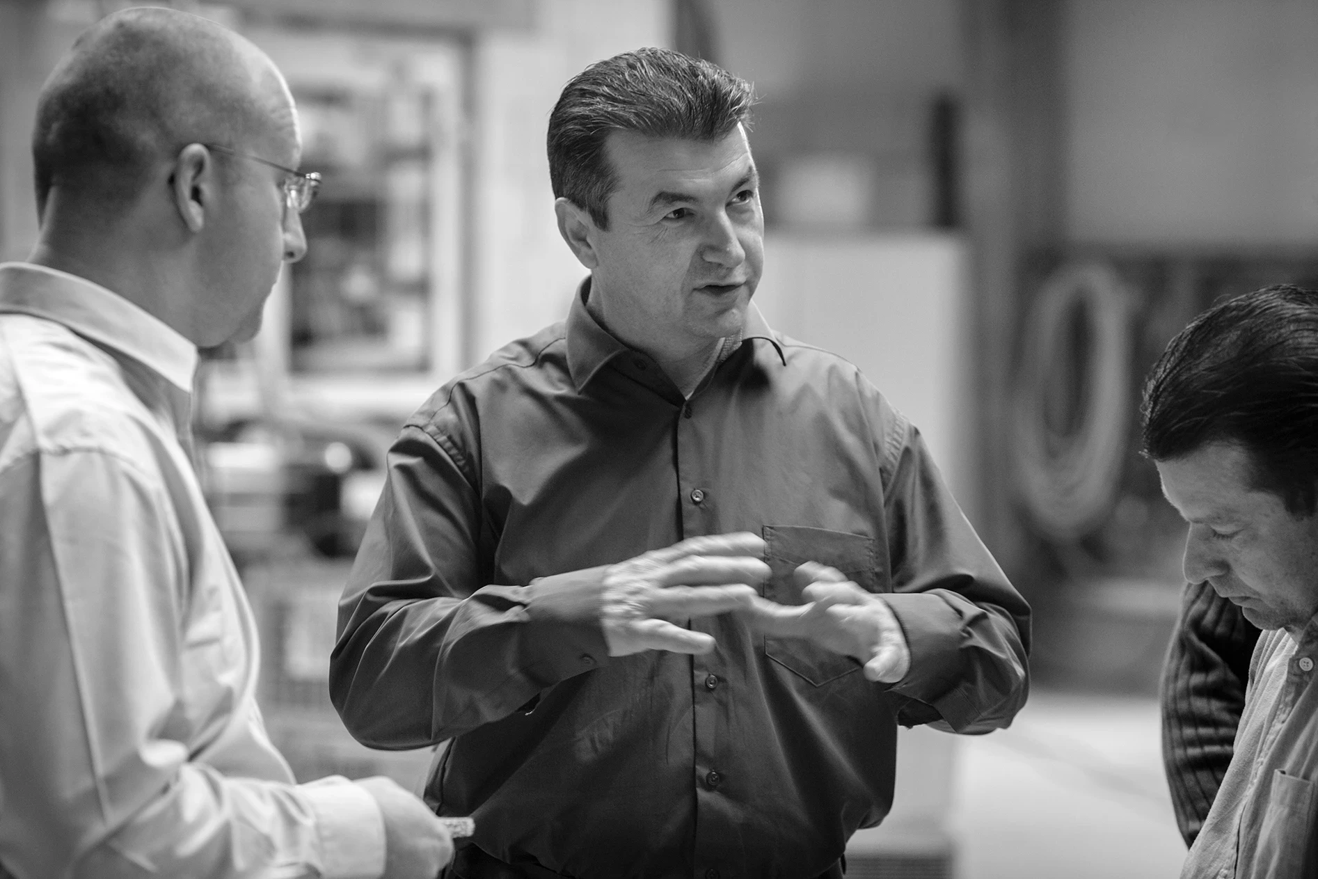 drei Männer, Besprechung, Schwarz-Weiß